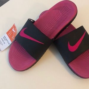 Nike Kawa Slides Women’s Size 7Y = Women’s 8.